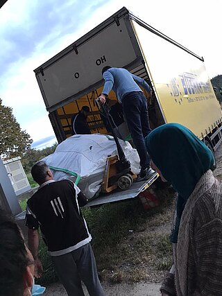 Ankunft des LKW in Kalesija Ankunft des LKW in Kalesija